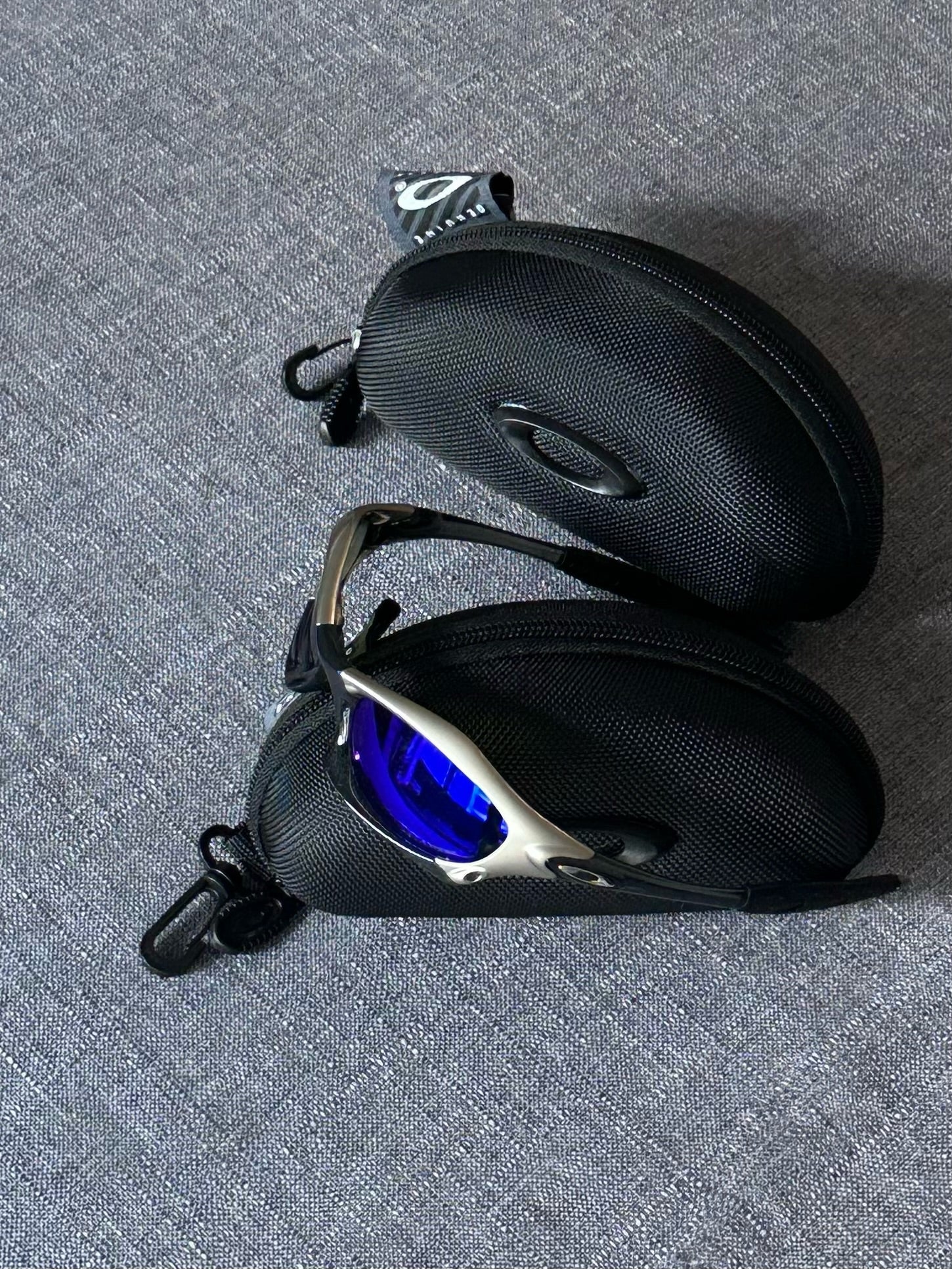 Vintage Oakley Splice Sunglasses: Polished Silver Frame, Blue
