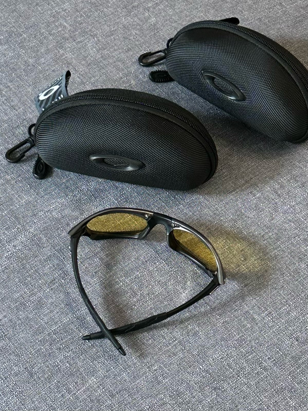 Vintage Oakley Sunglasses: Charcoal Frame, Yellow Lenses with Case