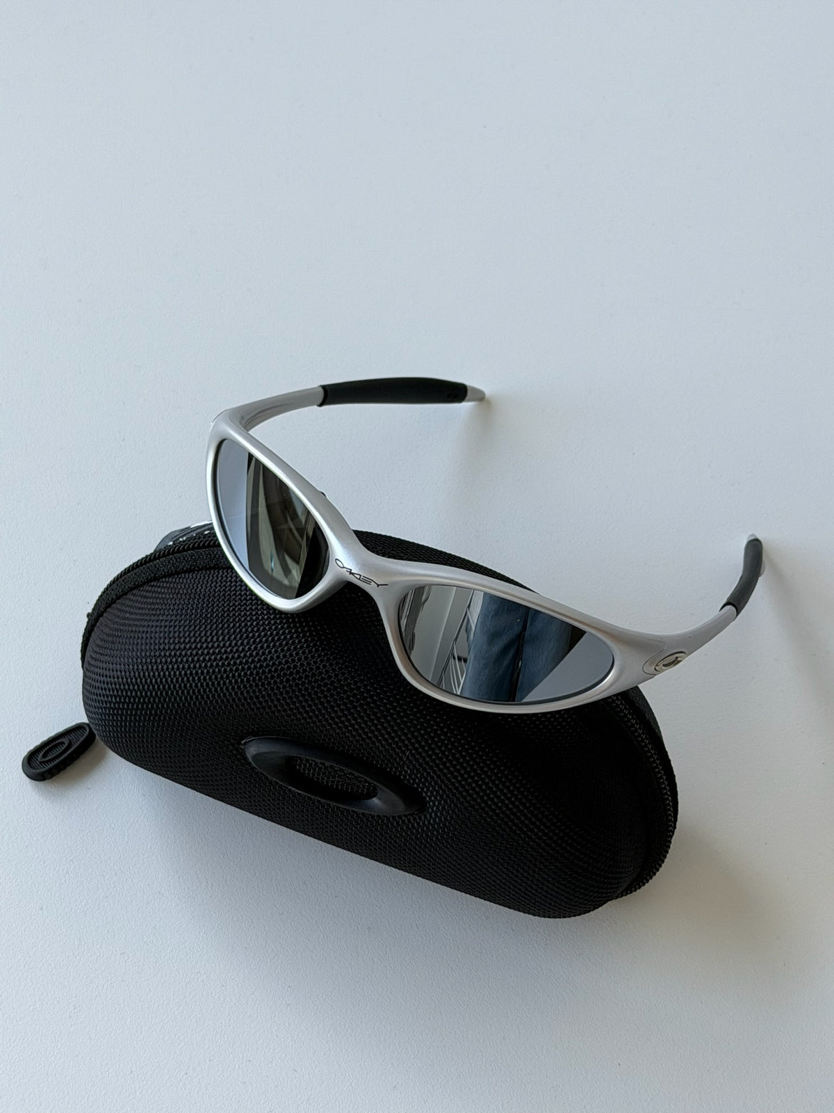Oakley Eye Jacket Gen 1 Sunglasses – Silver / Mirror Chrome