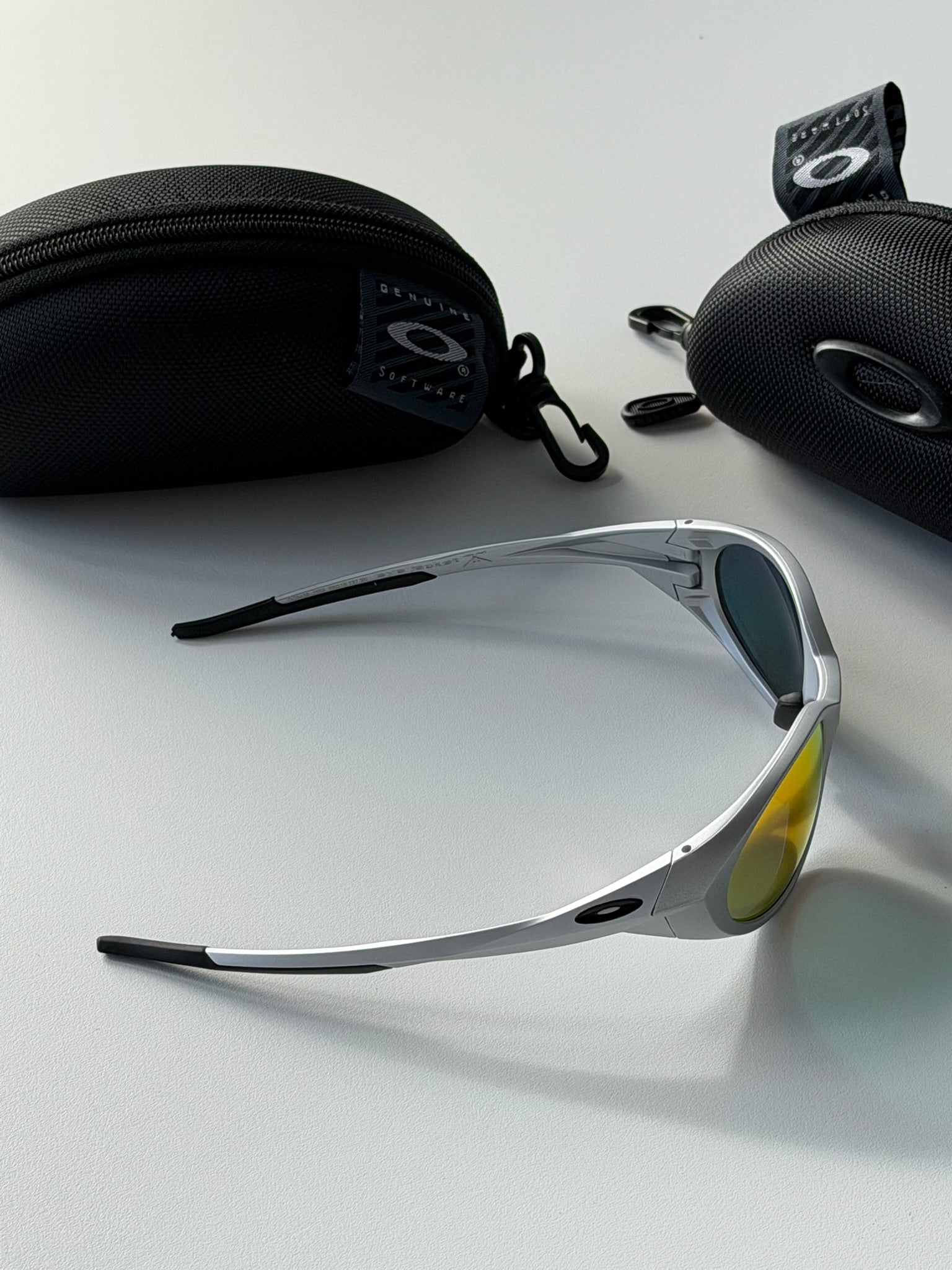 Oakley Eye Jacket Sunglasses – Silver Frame / Fire Iridium Lens | Y2K Wraparound Sports Shades