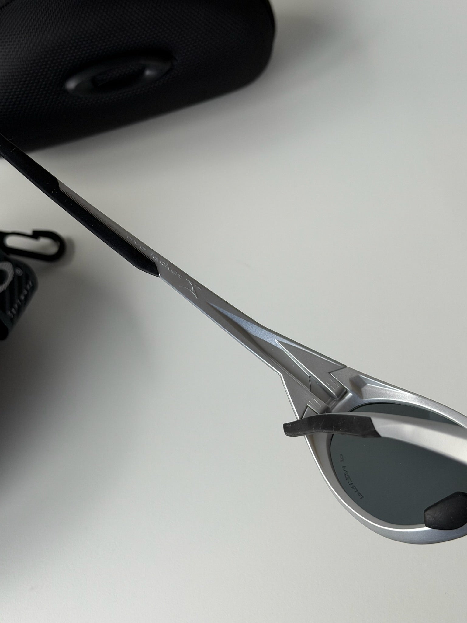 Oakley Eye Jacket Sunglasses – Silver Frame / Black Lens | Y2K Wraparound Sports Shades