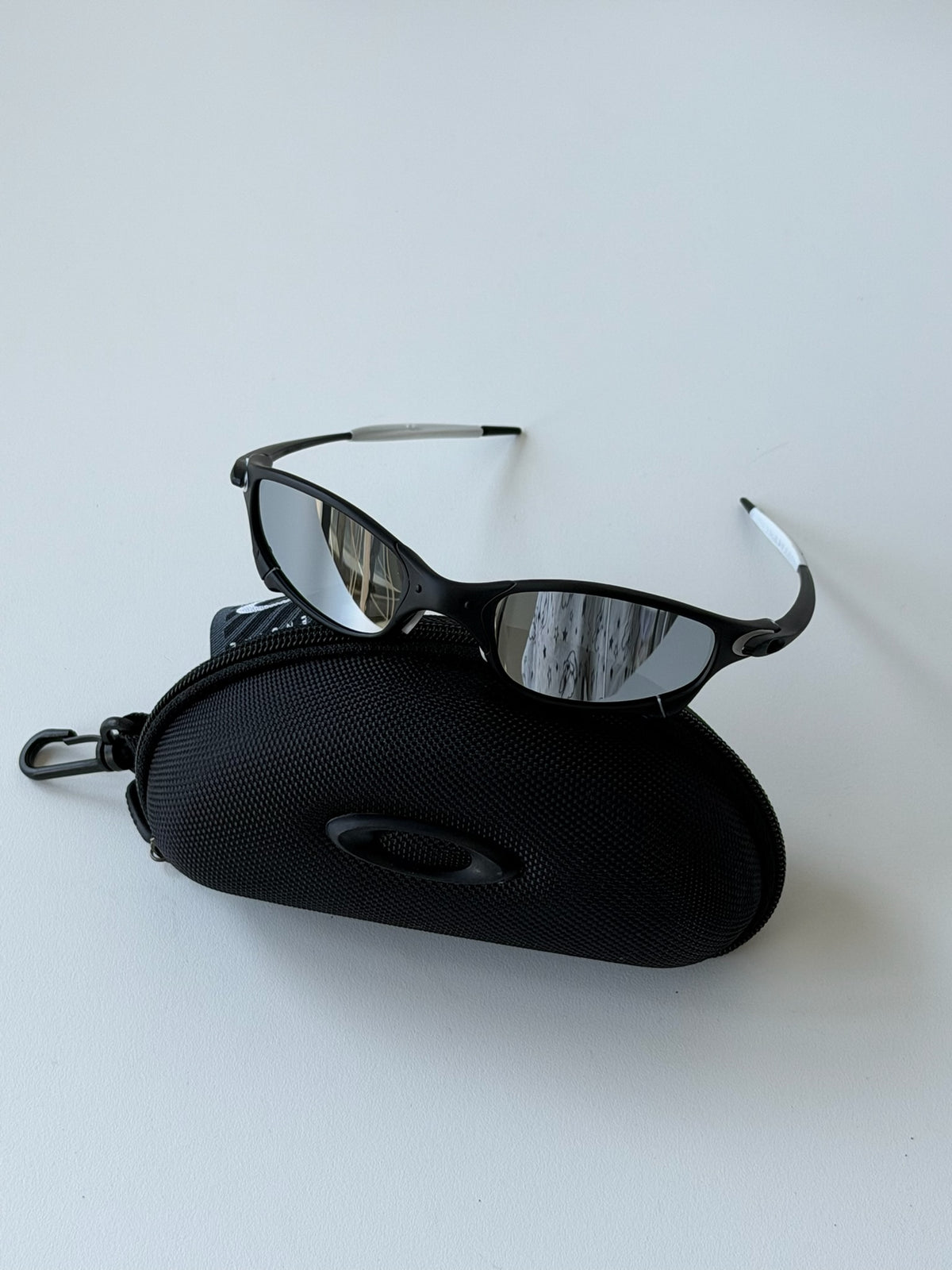 Vintage Oakley Juliet 1.0 – Black Frame / Silver Mirror Lens