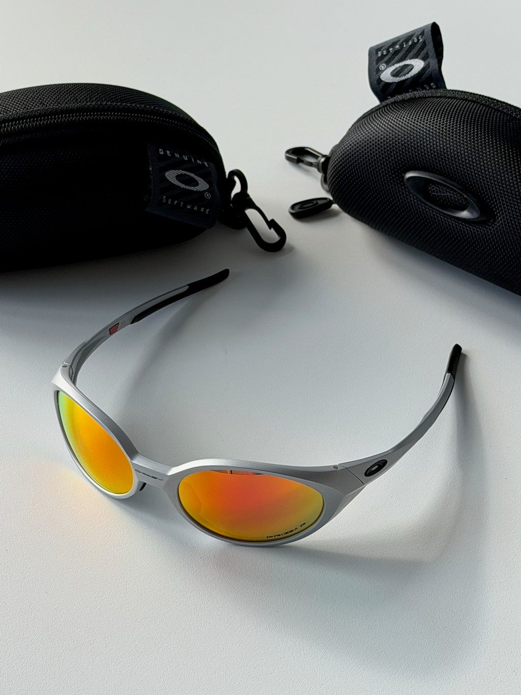 Oakley Eye Jacket Sunglasses – Silver Frame / Fire Iridium Lens | Y2K Wraparound Sports Shades