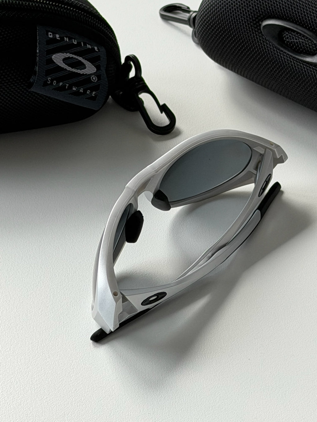 Oakley Eye Jacket Sunglasses – Silver Frame / Black Lens | Y2K Wraparound Sports Shades
