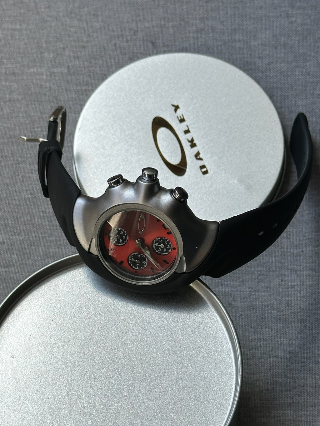 Oakley Chronograph Watch – Red Dial with Rubber Strap