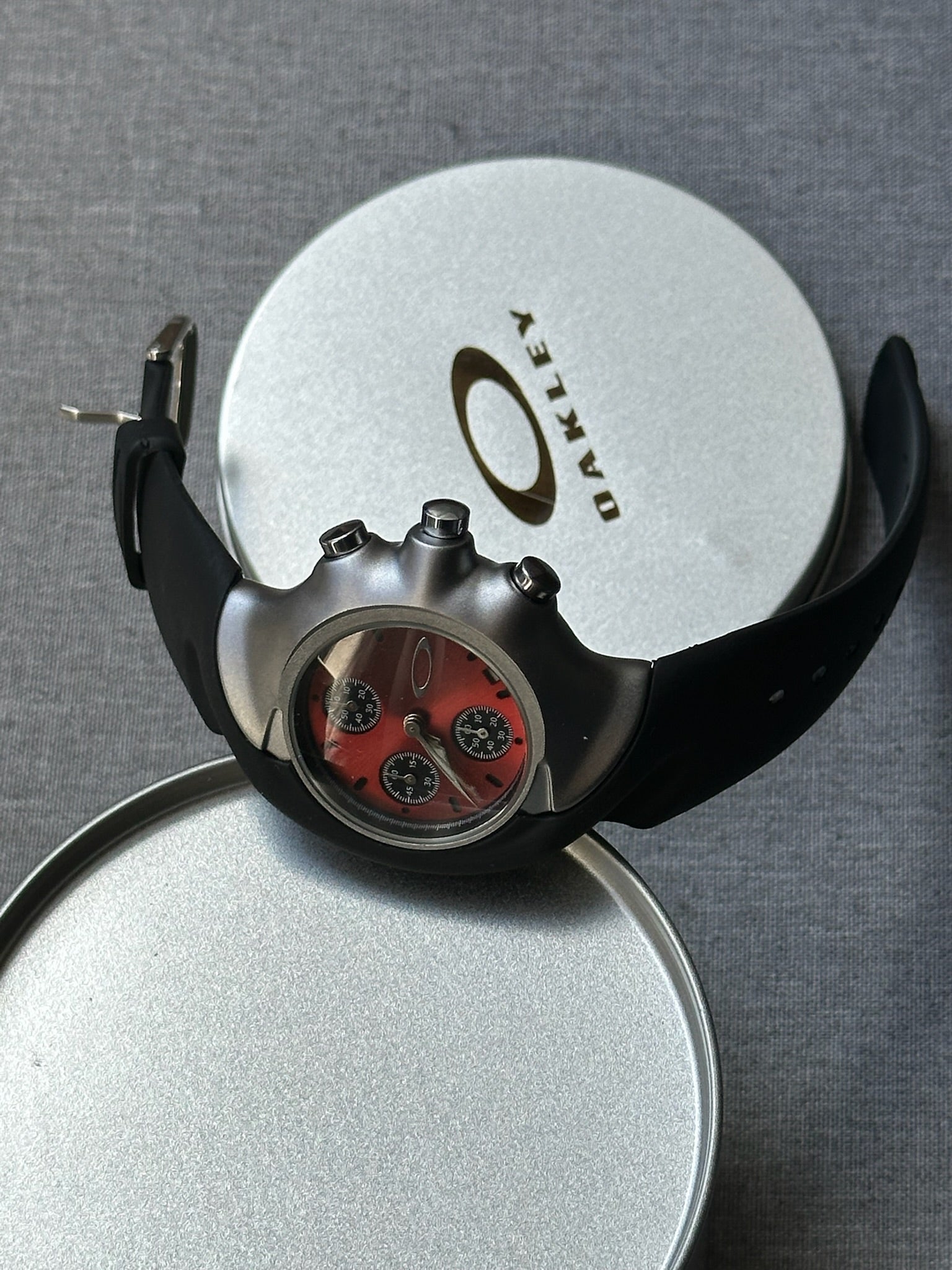 Oakley Chronograph Watch – Red Dial with Rubber Strap