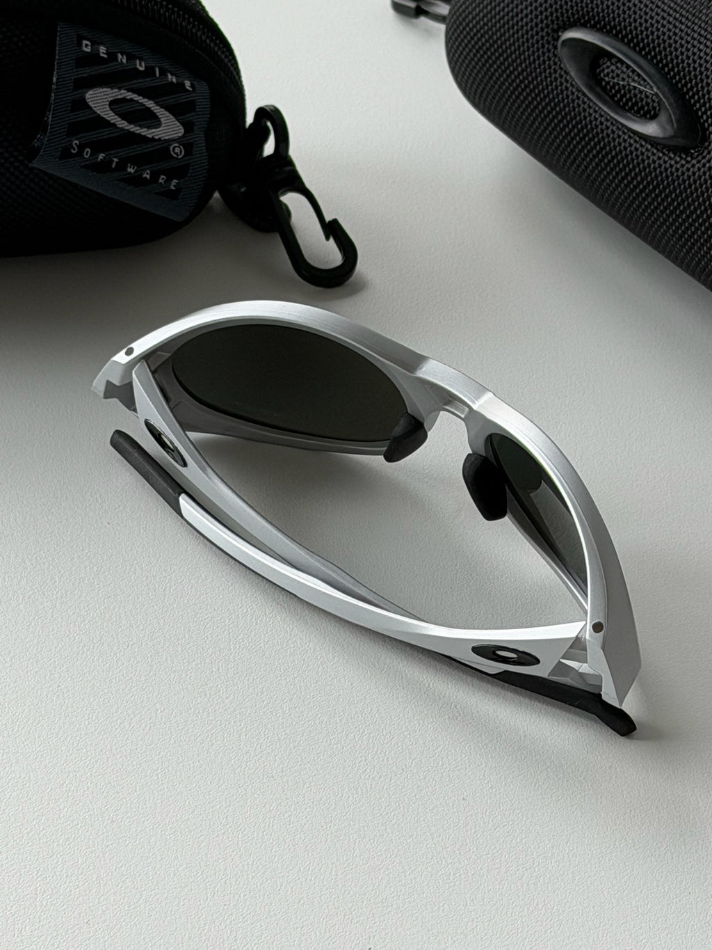 Oakley Eye Jacket Sunglasses – Silver Frame / Silver Mirror Lens | Y2K Wraparound Shades