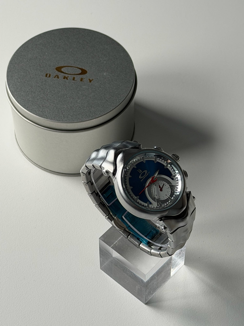 Oakley Judge Watch – Matte Silver / Blue Dial