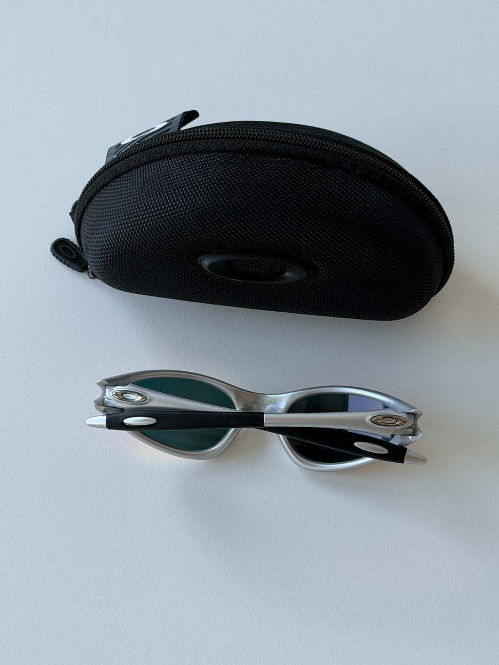 Oakley Eye Jacket Gen 1 Sunglasses – Silver / Fire Red