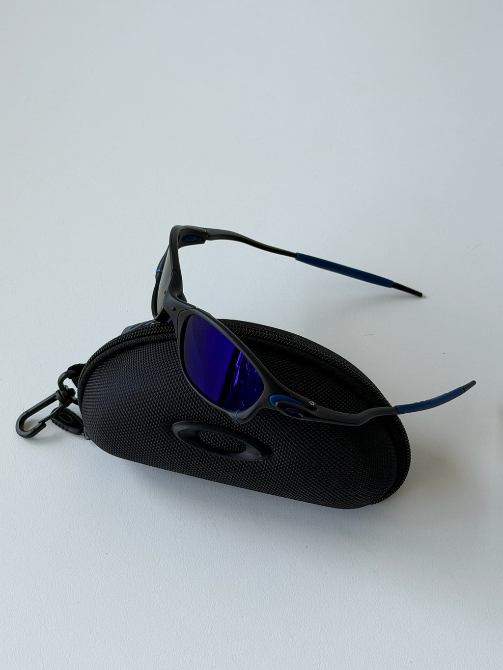 Vintage Oakley Juliet 2.0 – Black & Blue Frame / Deep Blue Mirror Lens