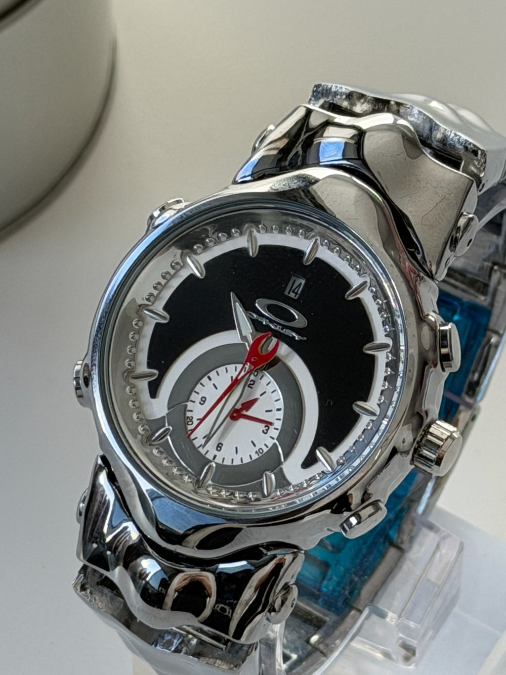 Oakley Judge Watch – Gloss Silver / Black Dial