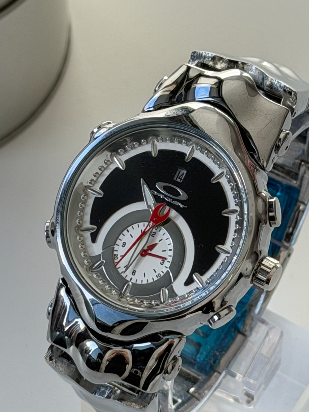 Oakley Judge Watch – Gloss Silver / Black Dial