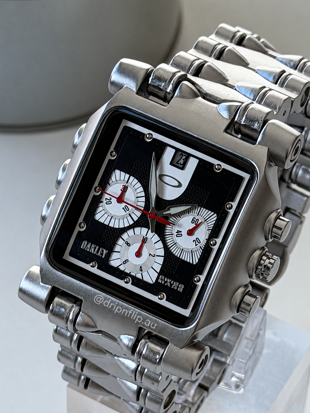 Oakley Minute Machine Watch – Silver / Black Dial