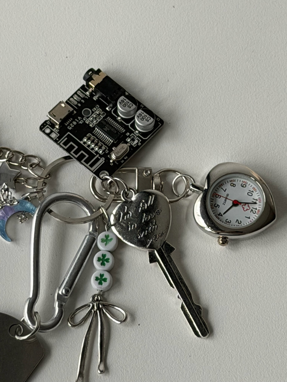 Retro Multi-Charm Keychain – Pocket Watch, Guitar Pick & Tech Hardware Bag Charm