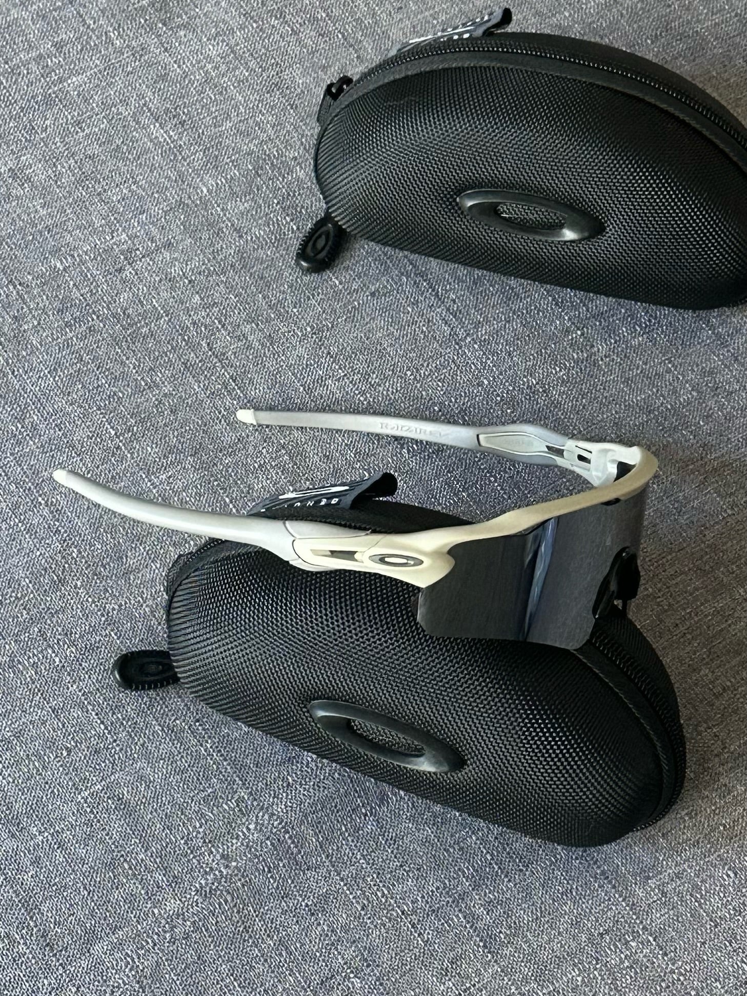 Oakley Performance Shield Sunglasses – Reflective Silver Lens Oakley-Style Sport Frame