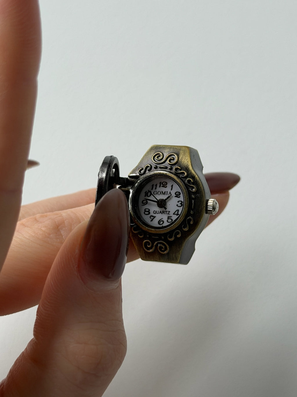 One Piece Inspired Secret Ring Watch – Adjustable Pirate Skull Finger Watch | Vintage Anime Collectible Jewellery