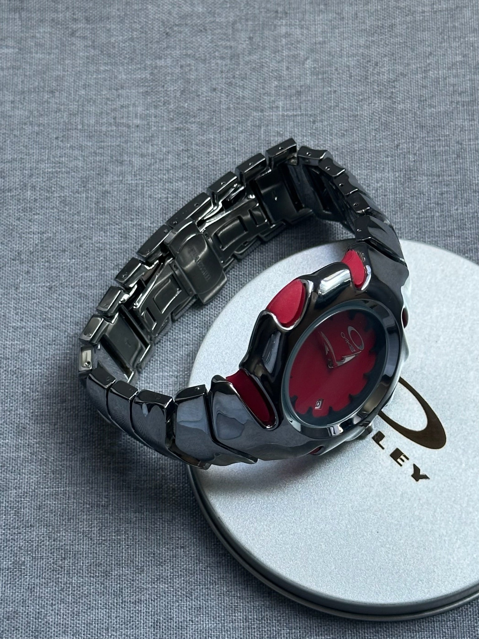 Oakley Blade Watch – Red dial Silver Shiny Stainless Steel, Swiss Movement, Collectible Men’s Watch