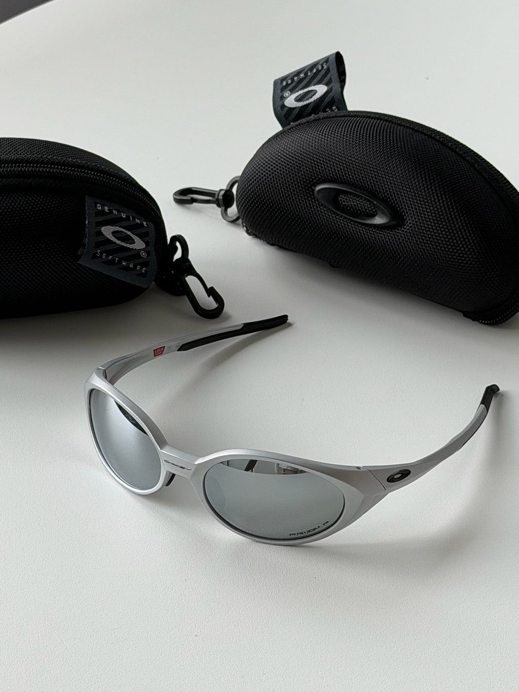 Oakley Eye Jacket Sunglasses – Silver Frame / Silver Mirror Lens | Y2K Wraparound Shades