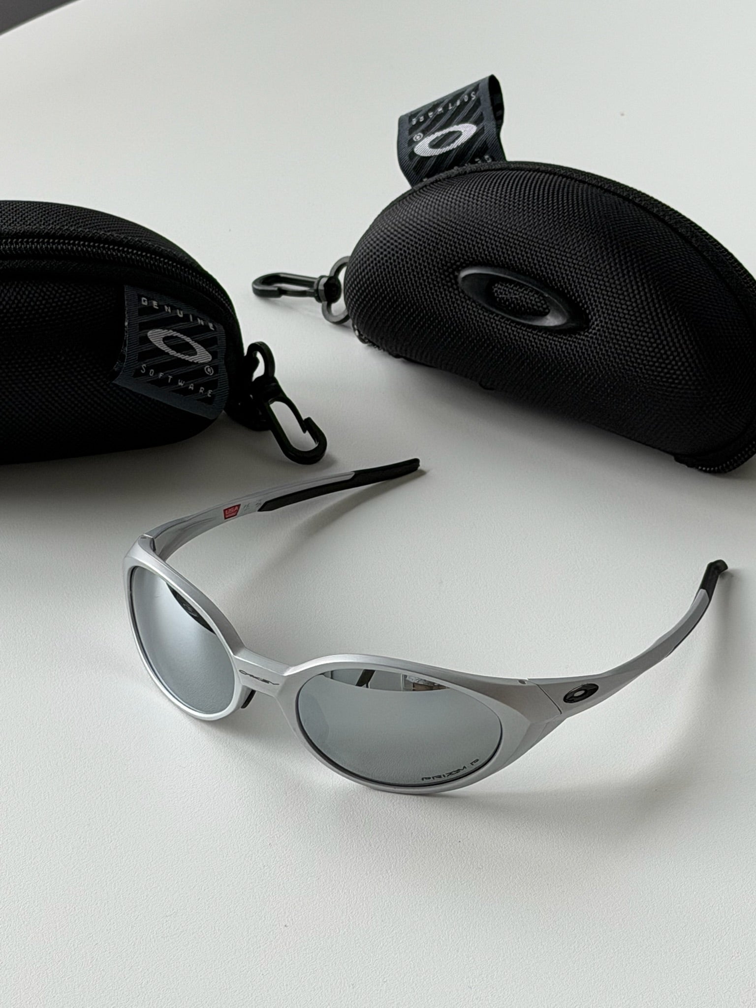 Oakley Eye Jacket Sunglasses – Silver Frame / Silver Mirror Lens | Y2K Wraparound Shades