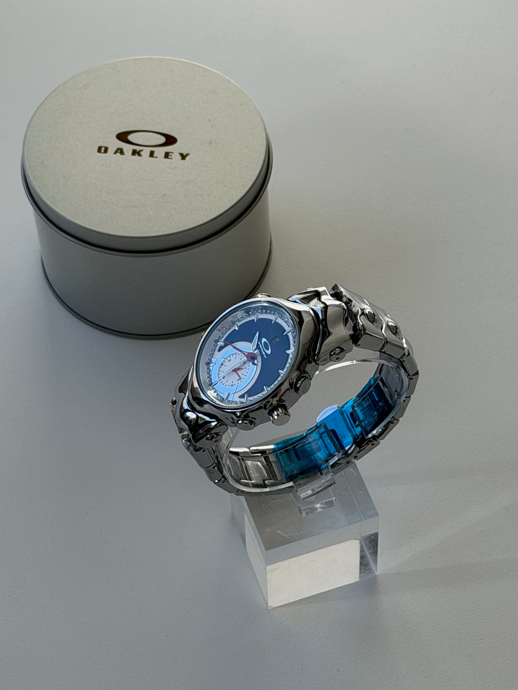 Oakley Judge Watch – Gloss Silver / Black Dial