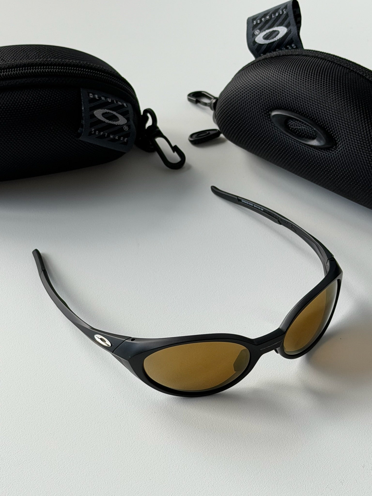 Oakley Eye Jacket Sunglasses – Matte Black Frame / Gold Mirror Lens | Vintage Y2K Wraparound Shades
