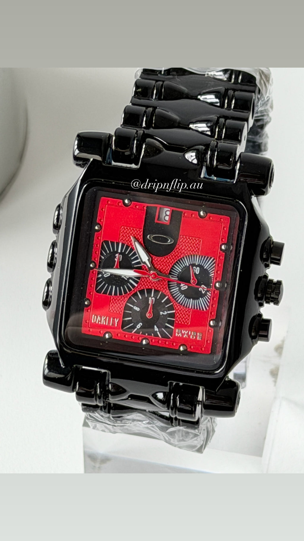 Oakley Minute Machine Watch – Black Bracelet / Red Dial