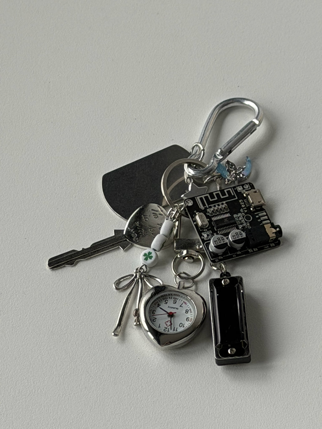 Retro Multi-Charm Keychain – Pocket Watch, Guitar Pick & Tech Hardware Bag Charm