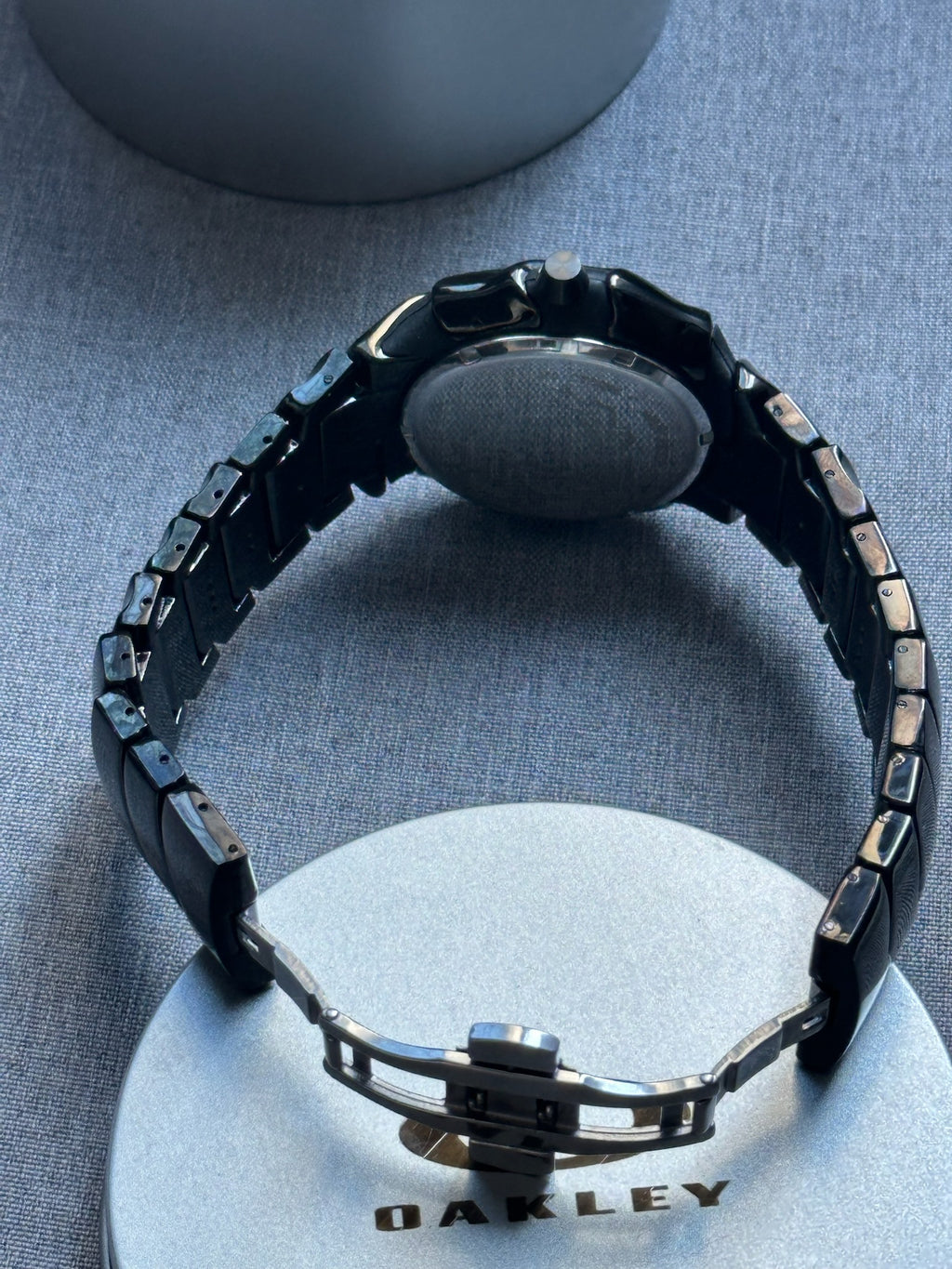 Oakley Blade Watch – White dial Black Shiny Stainless Steel, Swiss Movement, Collectible Men’s Watch