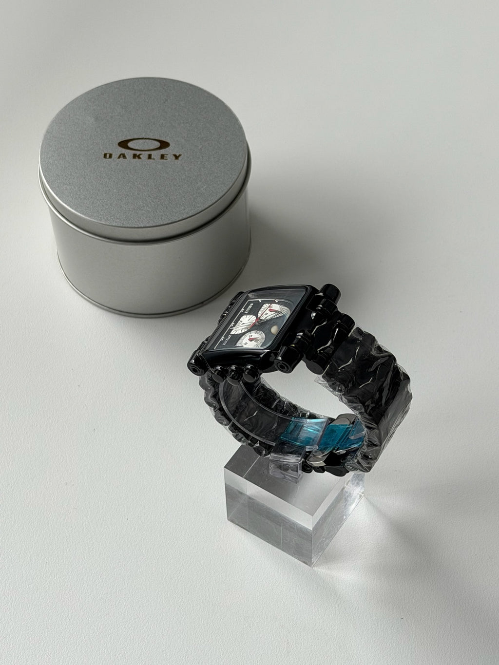 Oakley Minute Machine Watch – Black Bracelet / Black Dial & White Sub-Dials