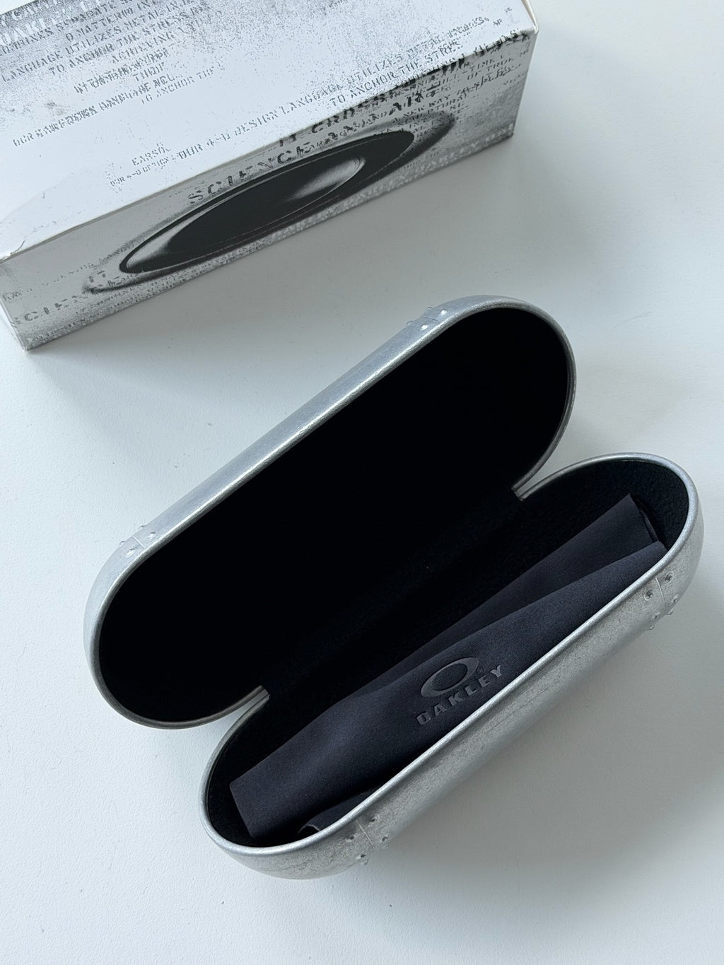 Oakley Vintage Capsule Sunglasses Case – Silver Aluminium