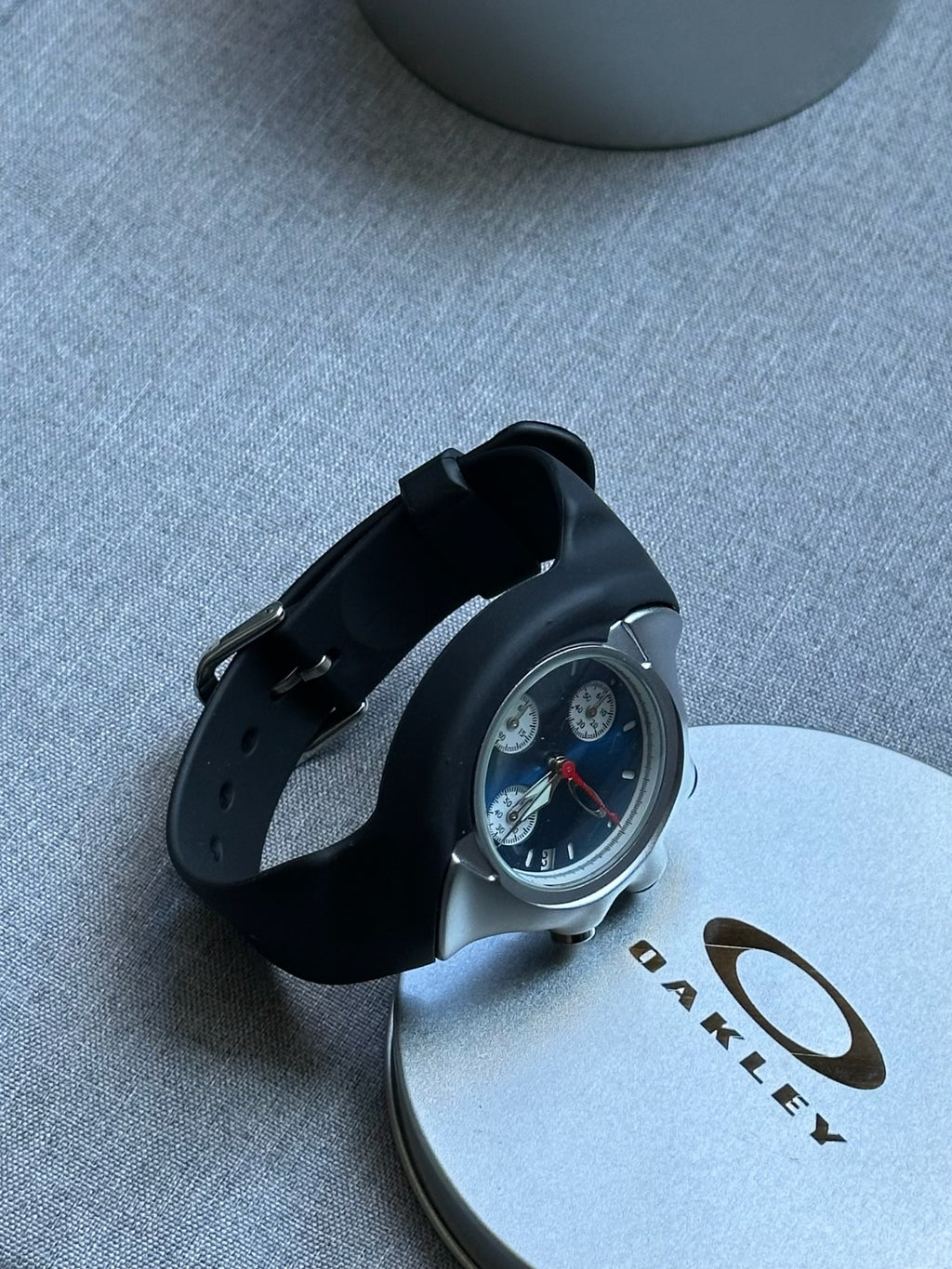Oakley Chronograph Watch – Blue Dial with Rubber Strap