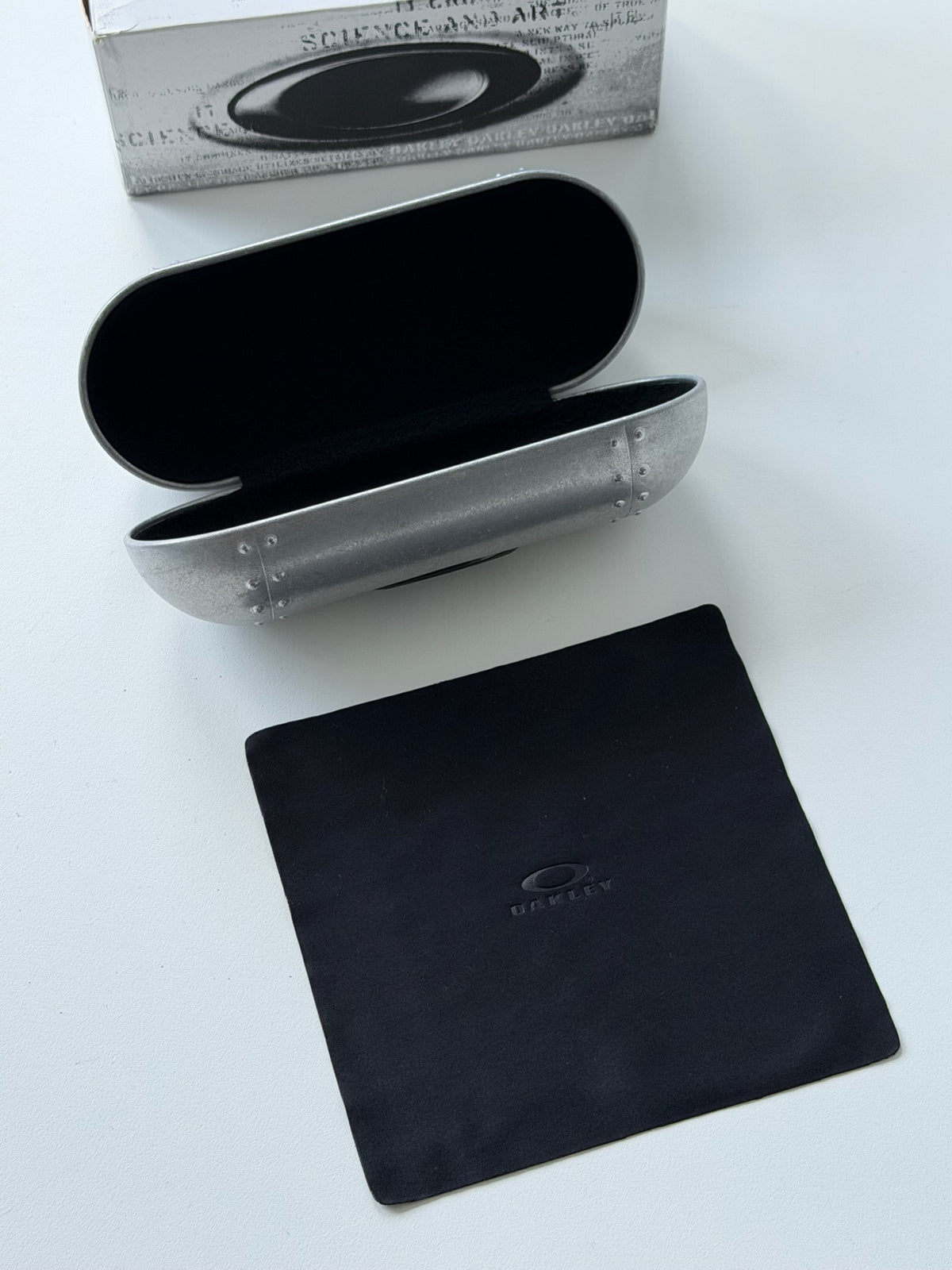 Oakley Vintage Capsule Sunglasses Case – Silver Aluminium