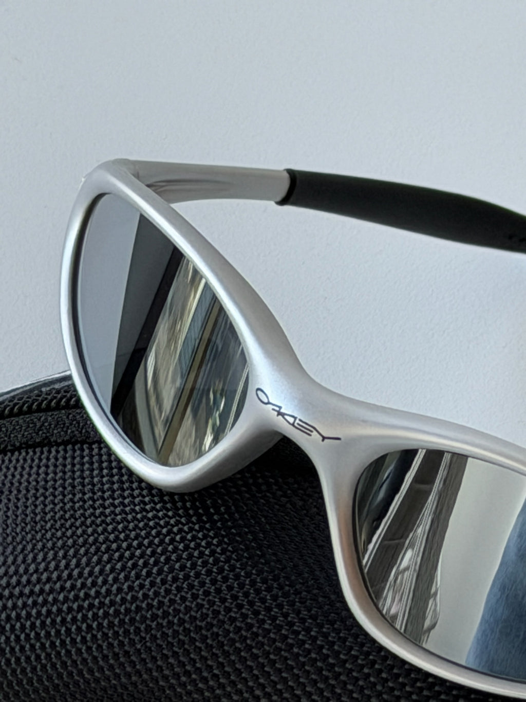 Oakley Eye Jacket Gen 1 Sunglasses – Silver / Mirror Chrome