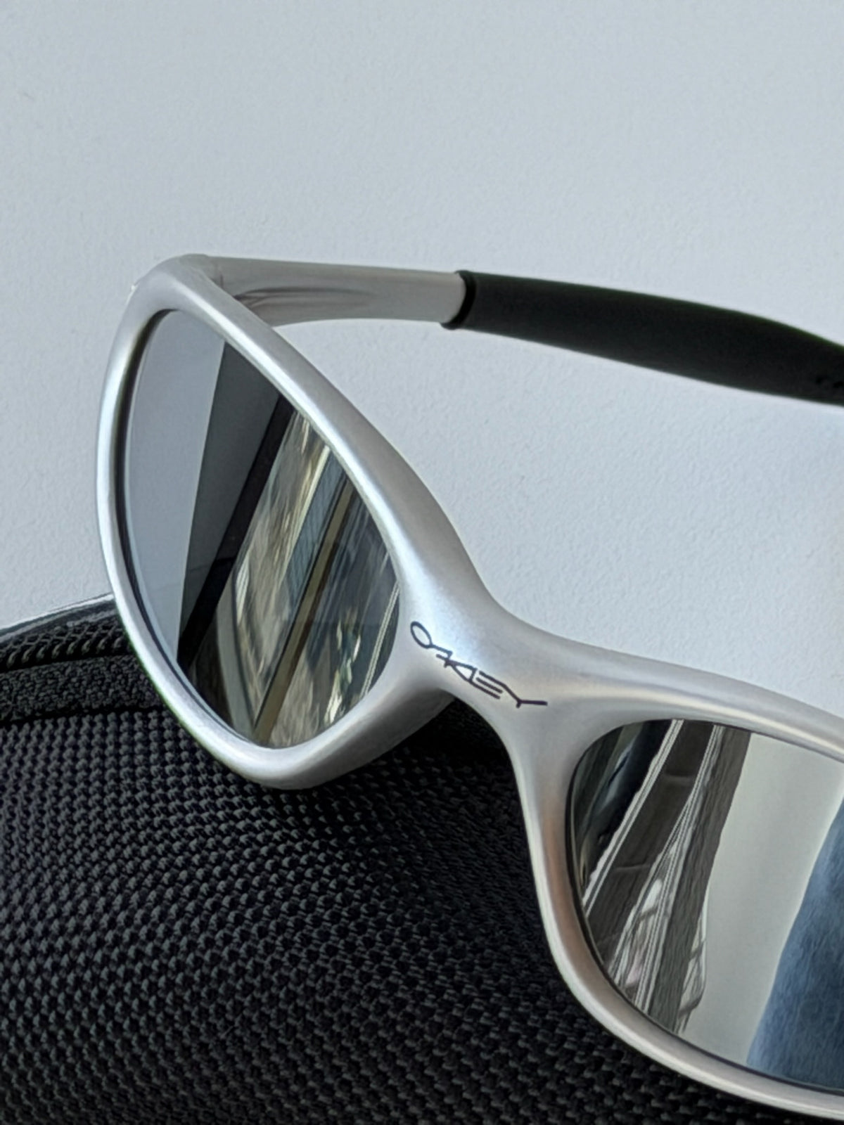 Oakley Eye Jacket Gen 1 Sunglasses – Silver / Mirror Chrome