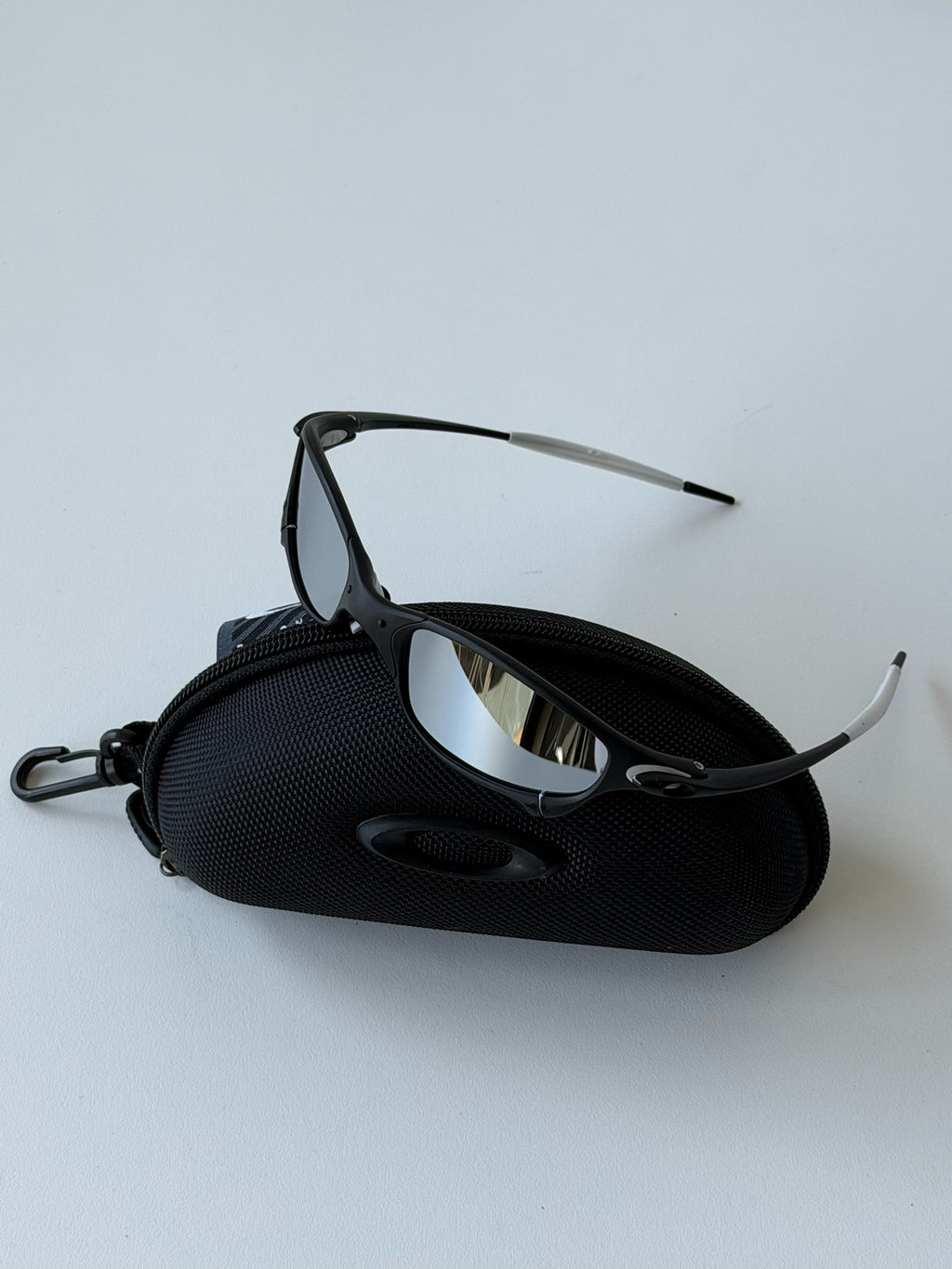 Vintage Oakley Juliet 1.0 – Black Frame / Silver Mirror Lens