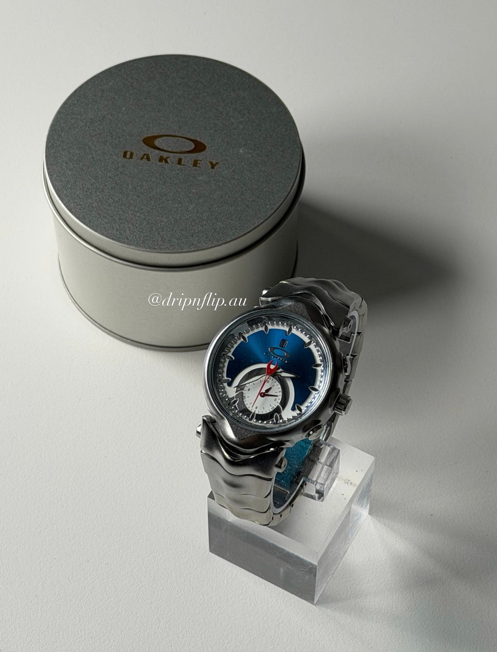 Oakley Judge Watch – Matte Silver / Blue Dial