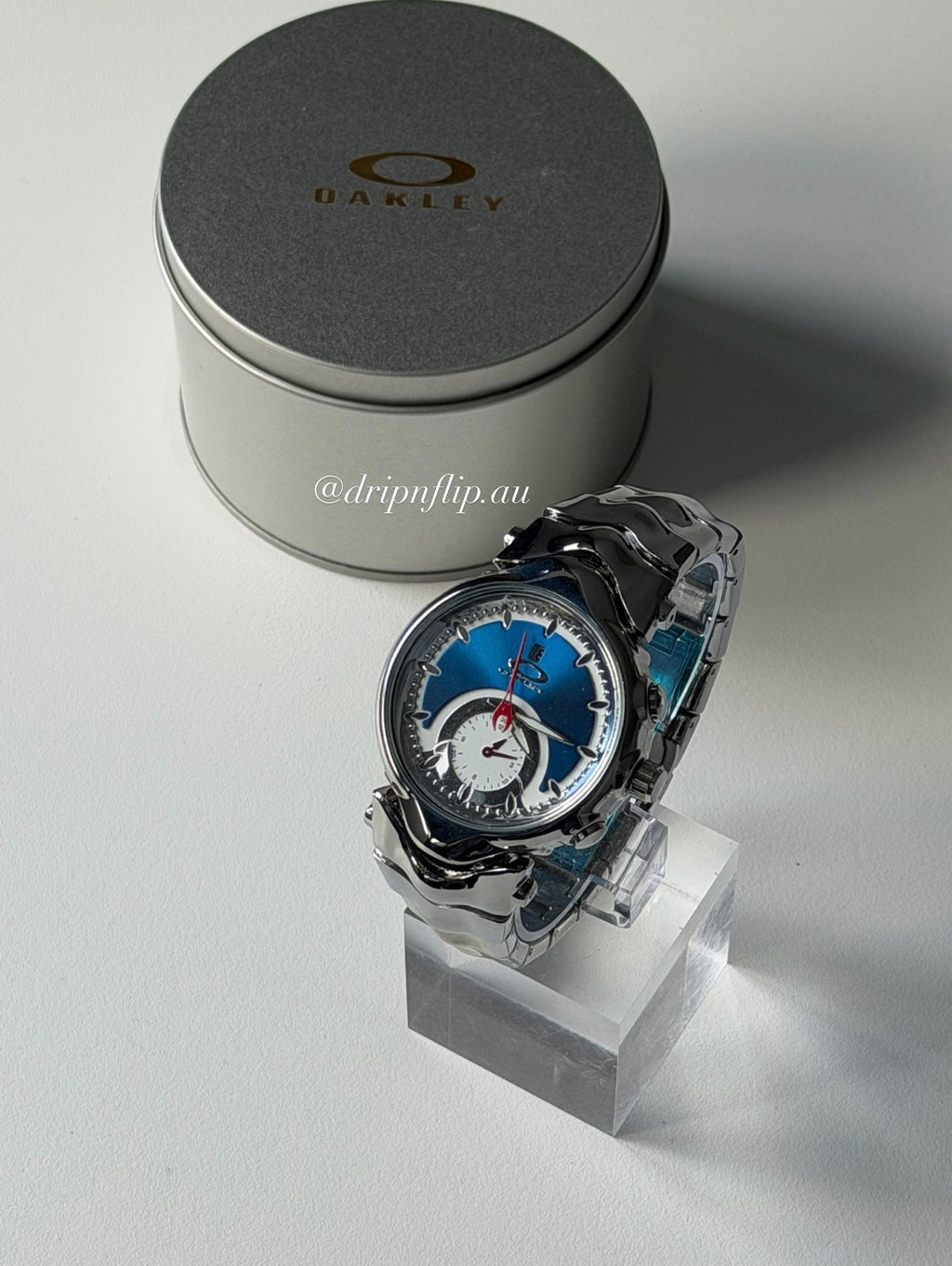 Oakley Judge Watch – Gloss Silver / Blue Dial