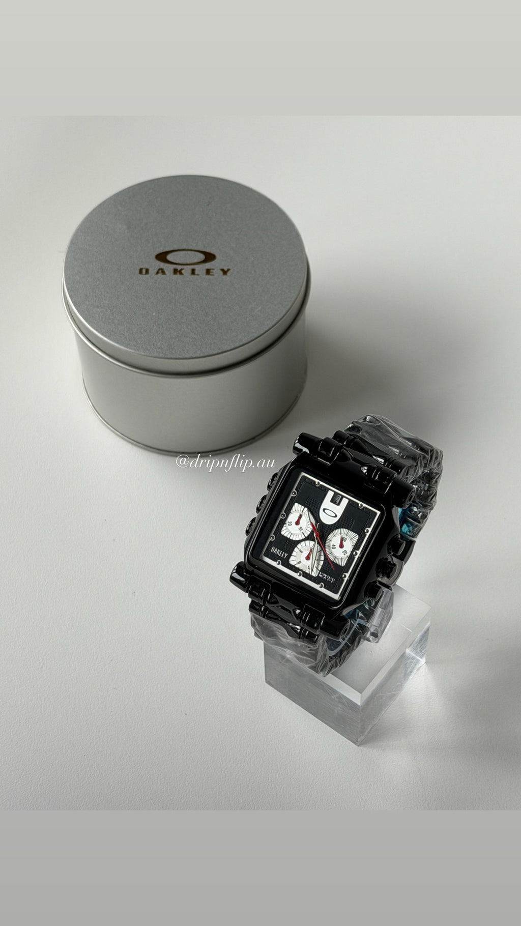 Oakley Minute Machine Watch – Black Bracelet / Black Dial & White Sub-Dials
