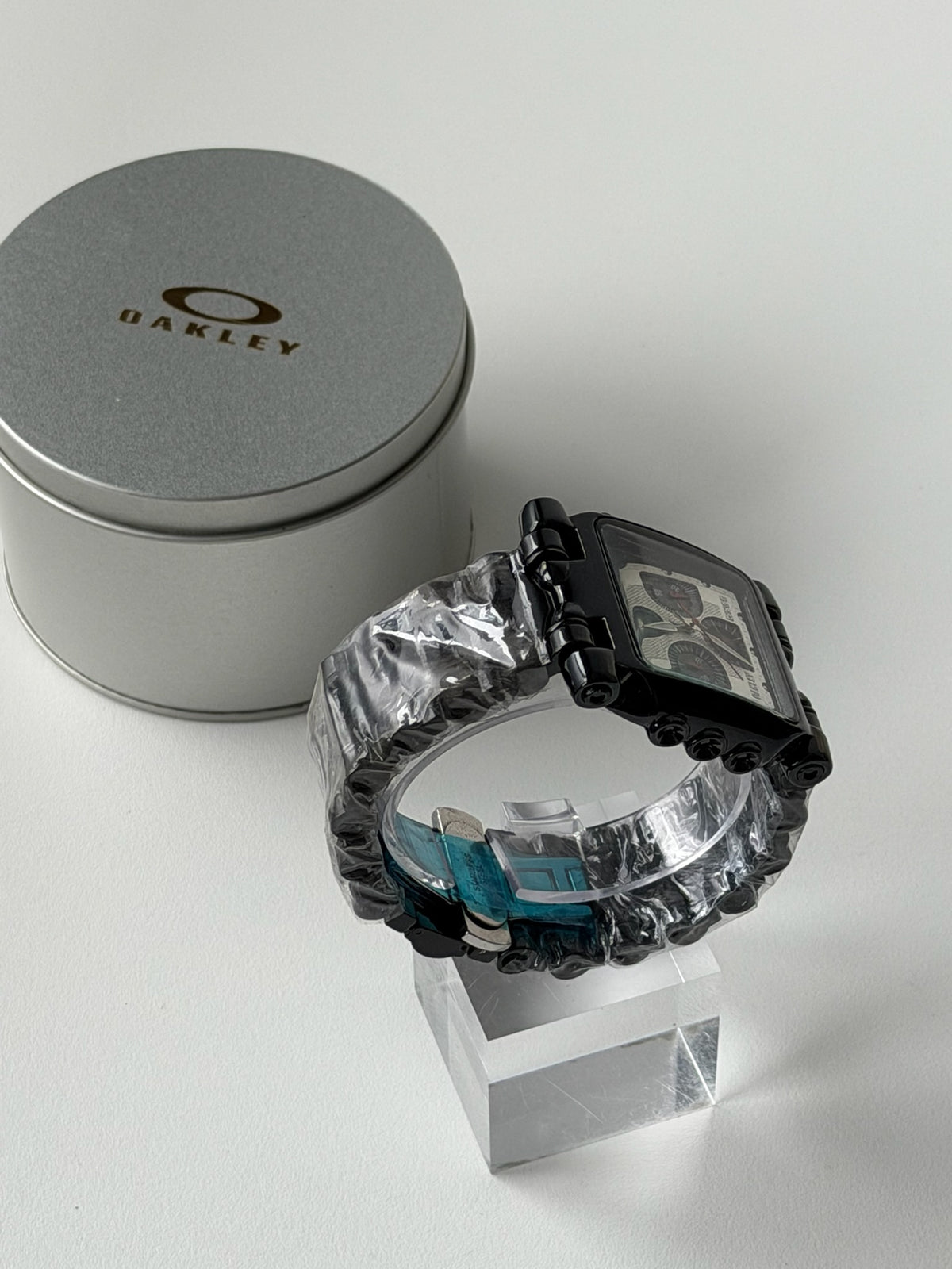 Oakley Minute Machine Watch – Black Bracelet / White Dial