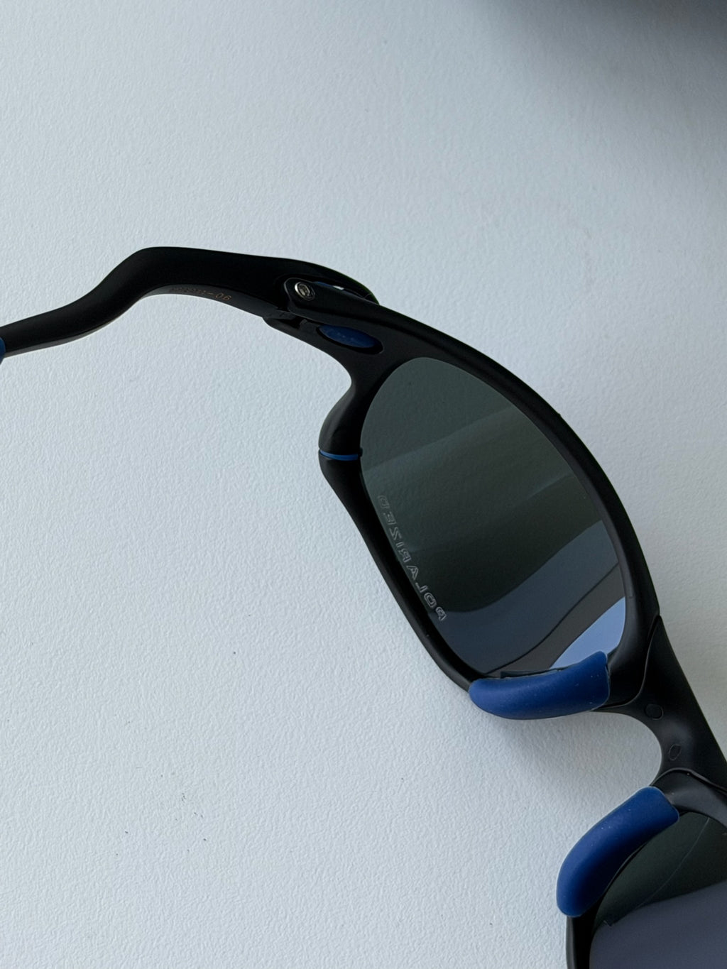 Vintage Oakley Juliet 2.0 – Black & Blue Frame / Deep Blue Mirror Lens