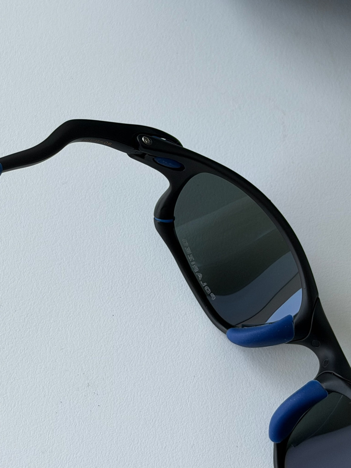 Vintage Oakley Juliet 2.0 – Black & Blue Frame / Deep Blue Mirror Lens