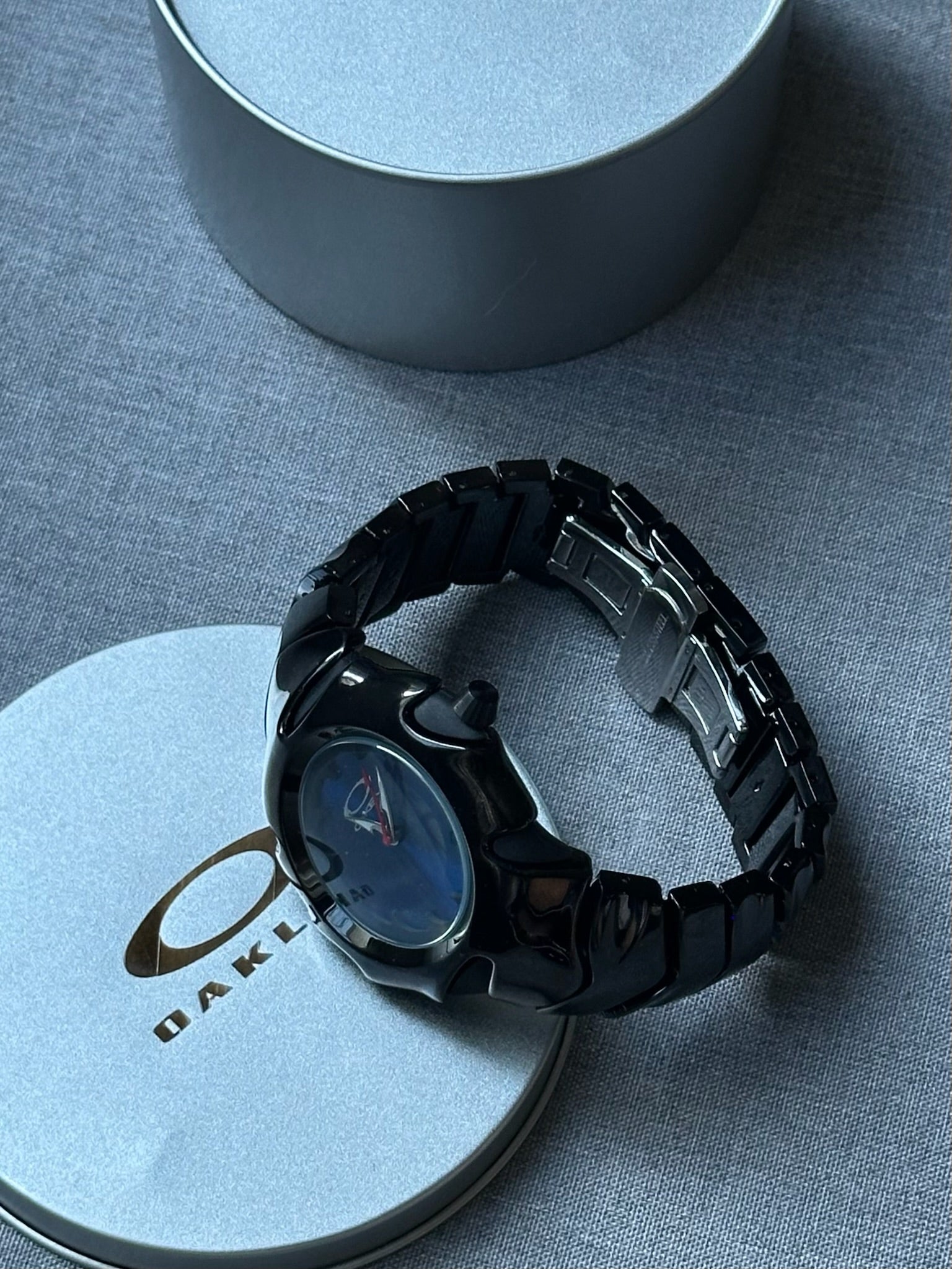 Oakley Blade Watch – Blue dial Black Shiny Stainless Steel, Swiss Movement, Collectible Men’s Watchh