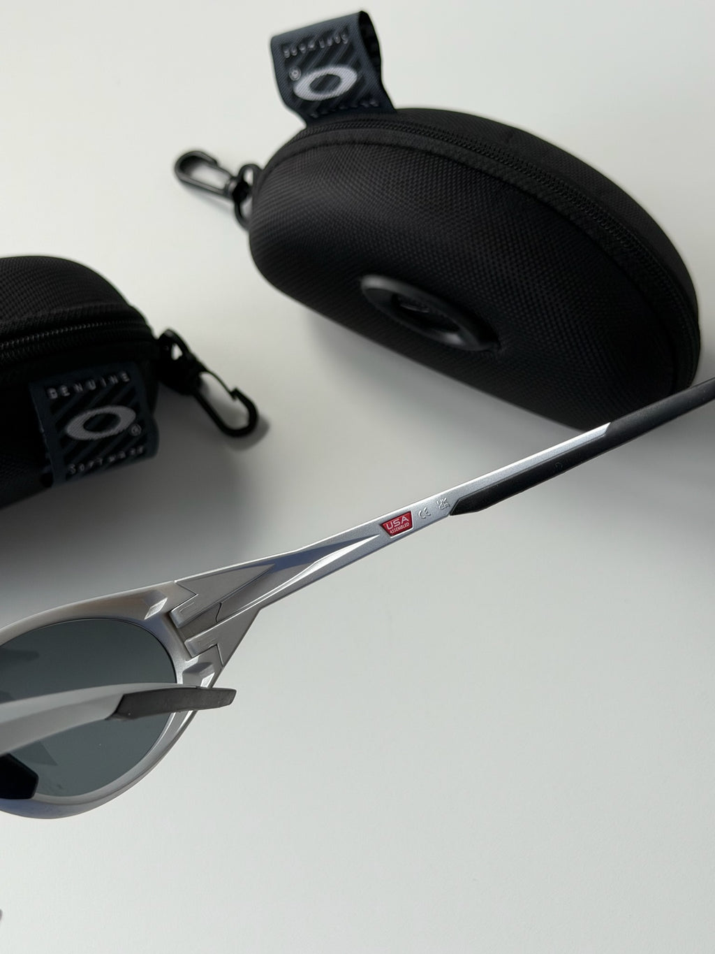 Oakley Eye Jacket Sunglasses – Silver Frame / Black Lens | Y2K Wraparound Sports Shades