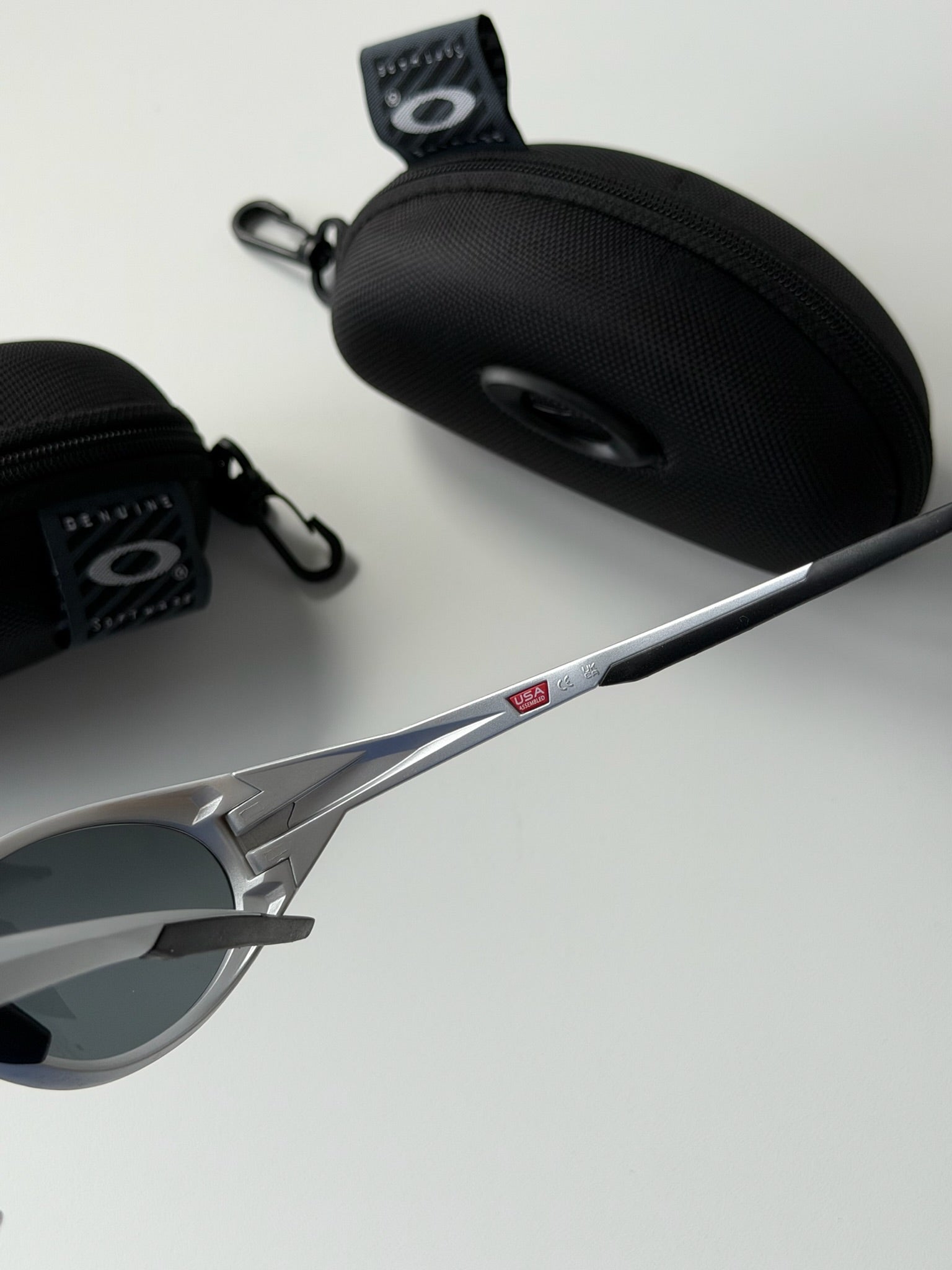 Oakley Eye Jacket Sunglasses – Silver Frame / Black Lens | Y2K Wraparound Sports Shades