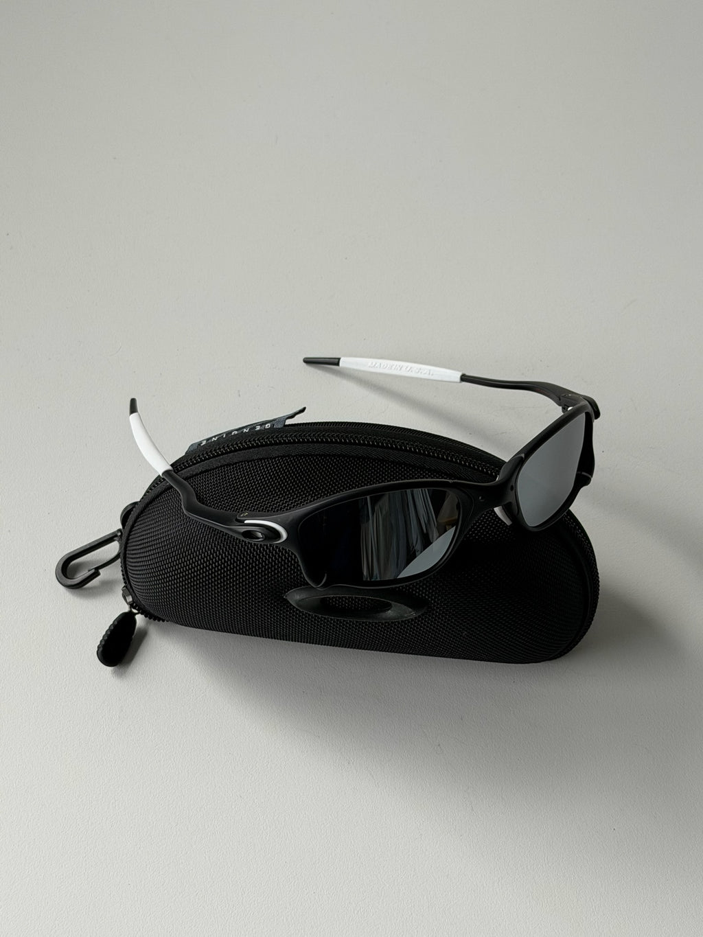 Vintage Oakley Juliet 2.0 – Black Frame / Silver Mirror Lens