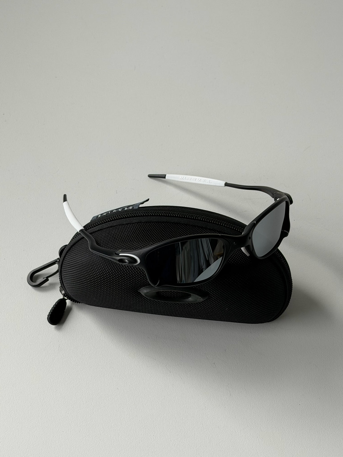Vintage Oakley Juliet 2.0 – Black Frame / Silver Mirror Lens