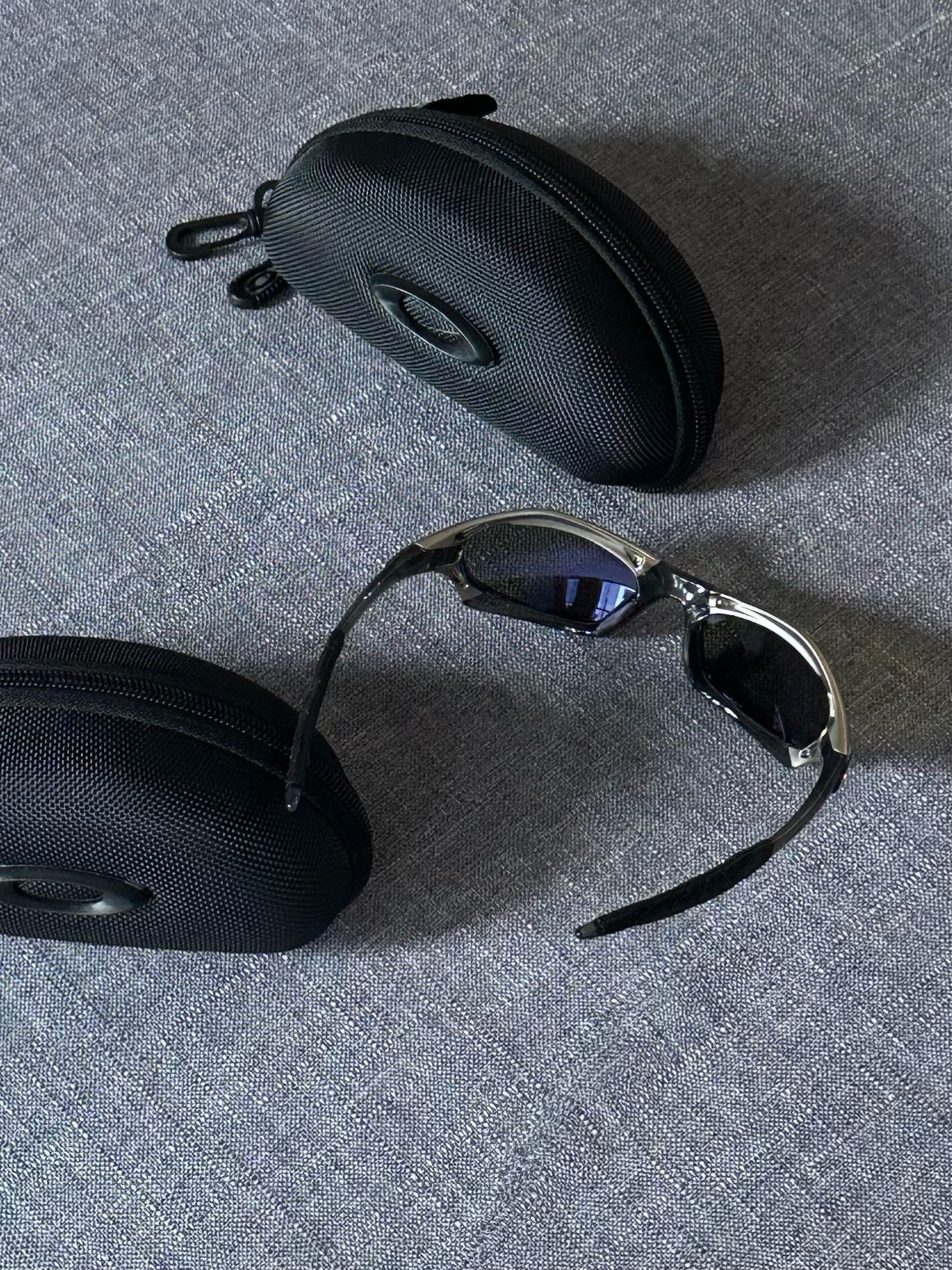 Vintage Oakley Splice Sunglasses: Polished Silver Frame, Blue