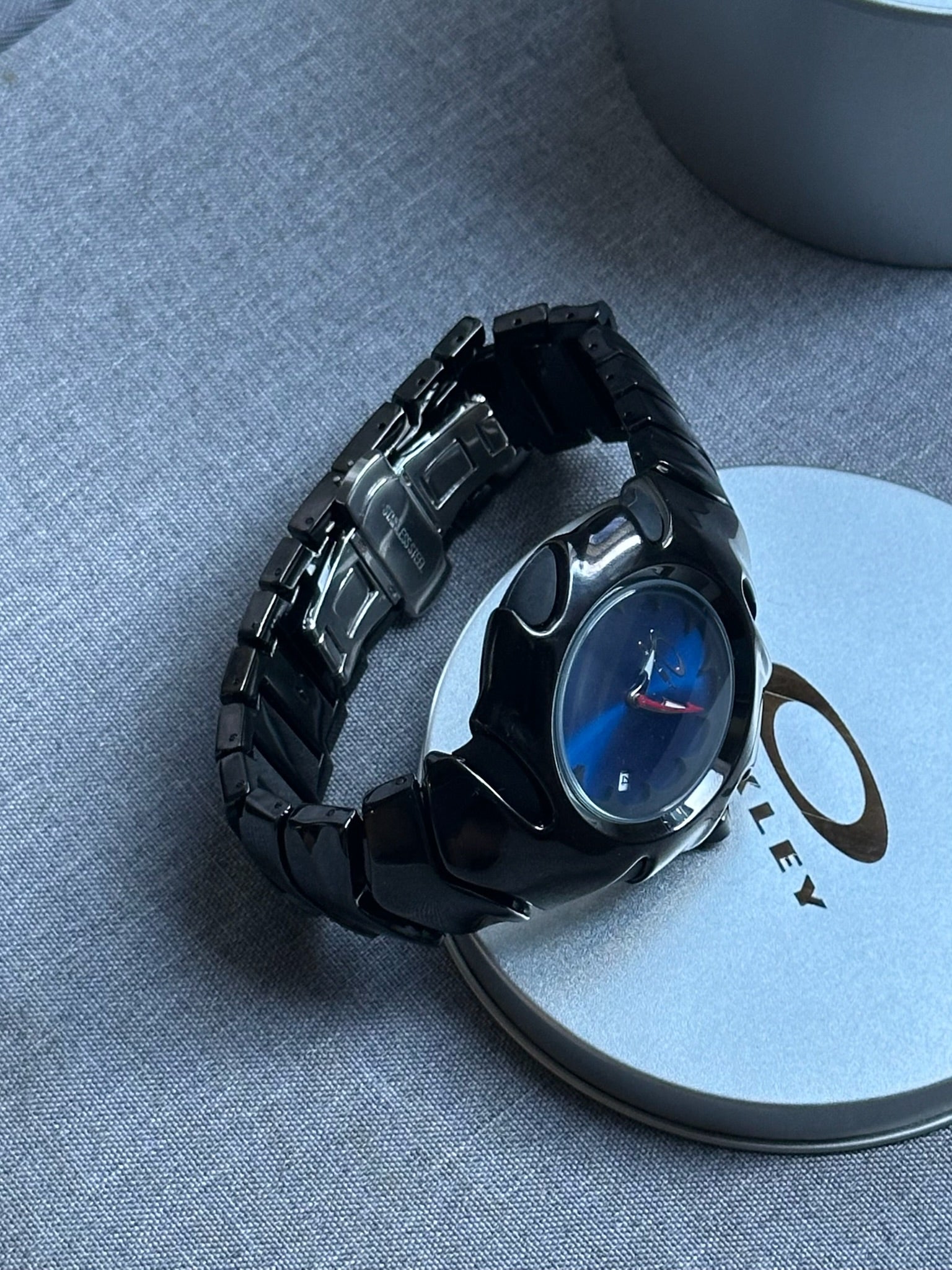 Oakley Blade Watch – Blue dial Black Shiny Stainless Steel, Swiss Movement, Collectible Men’s Watchh