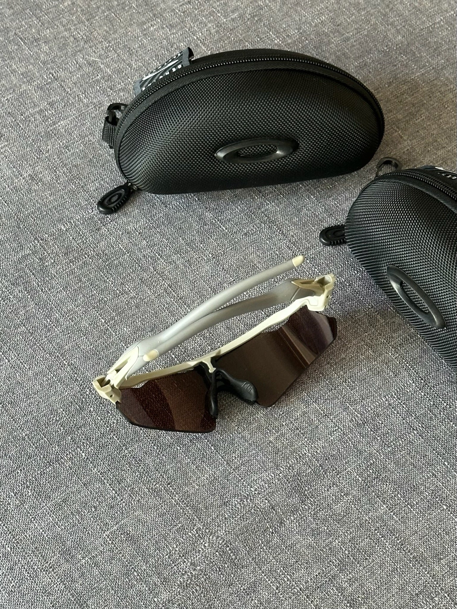 Oakley Performance Shield Sunglasses – Chrome Yellowish Lens Oakley-Style Sport Frame