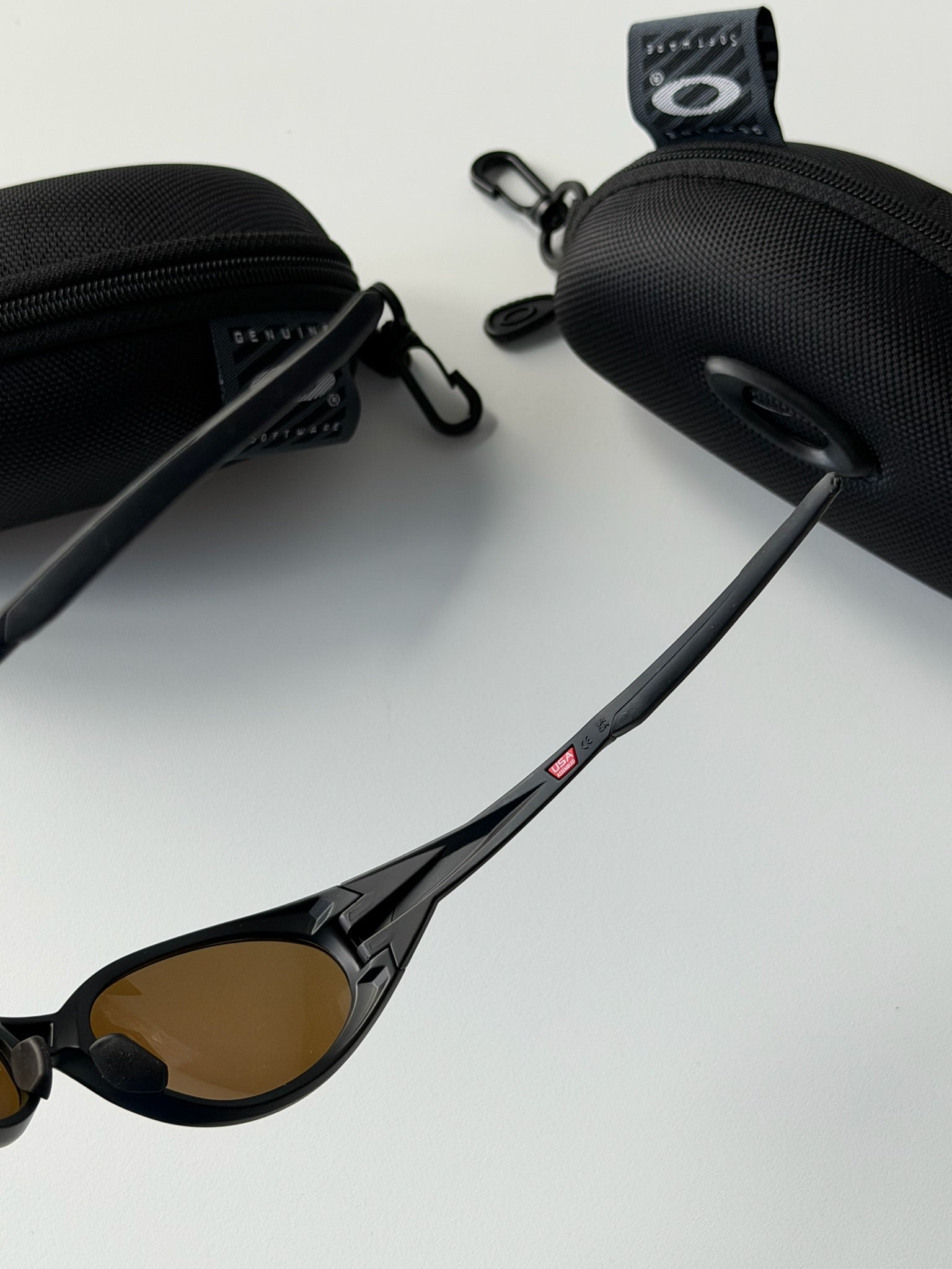 Oakley Eye Jacket Sunglasses – Matte Black Frame / Gold Mirror Lens | Vintage Y2K Wraparound Shades